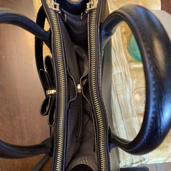 Miztique Black Large Crossbody Bag with Bow - Picture 4 of 11